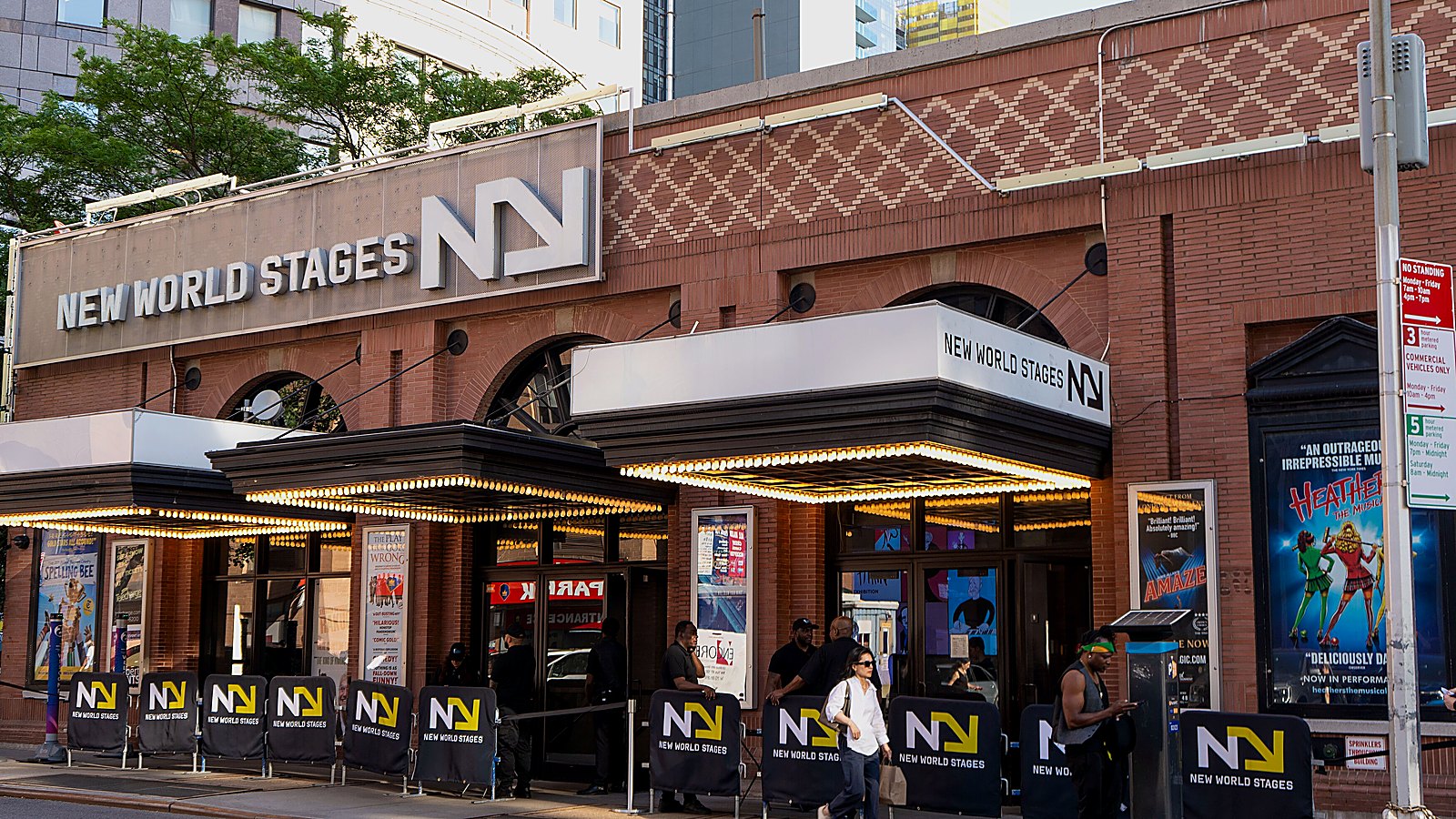 The Play That Goes Wrong at New World Stages: Stage 4