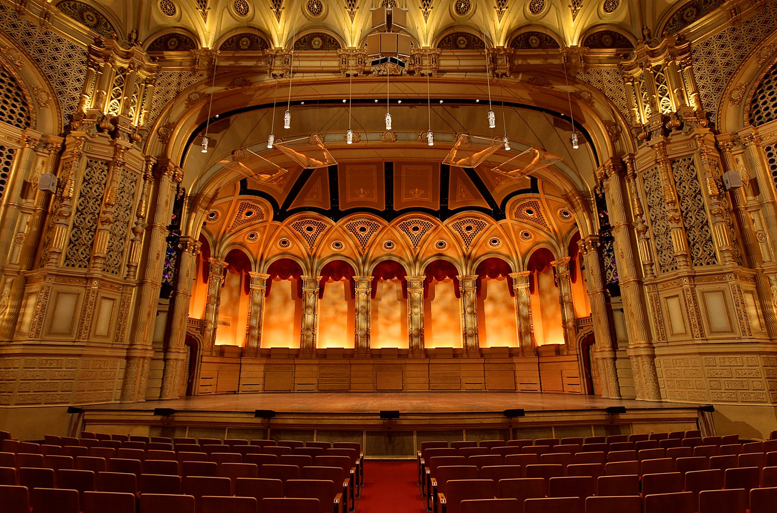 Vancouver Symphony Orchestra Pops Broadway Reimagined With Sarah Slean at Orpheum Theatre - Vancouver